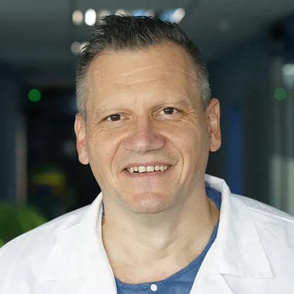 dr. Galambos Barnabás portré